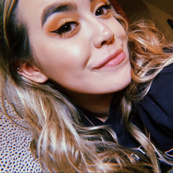 Meet your Posher, Mailey - Picture 3 of 4